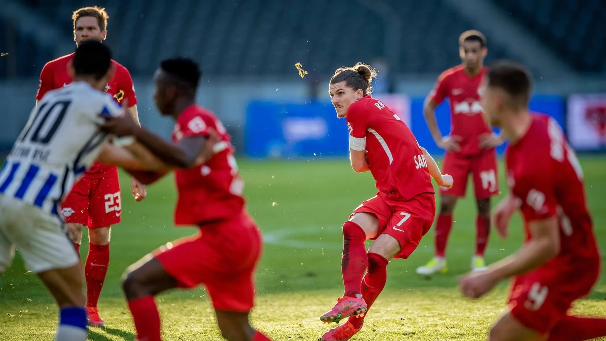 开云体育官网-莱比锡红牛斩获客场三分，稳固联赛前四位置的简单介绍