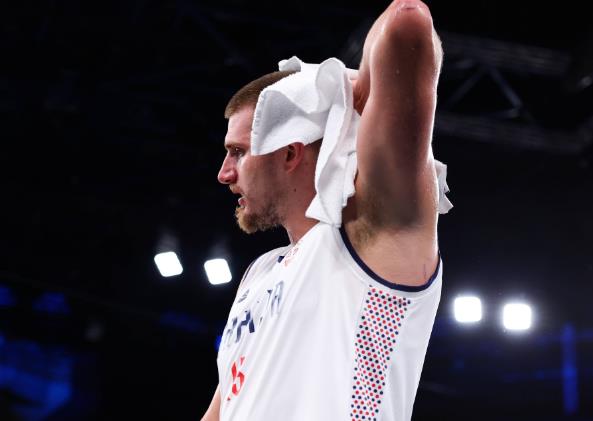 塞尔维亚运动员连入三球